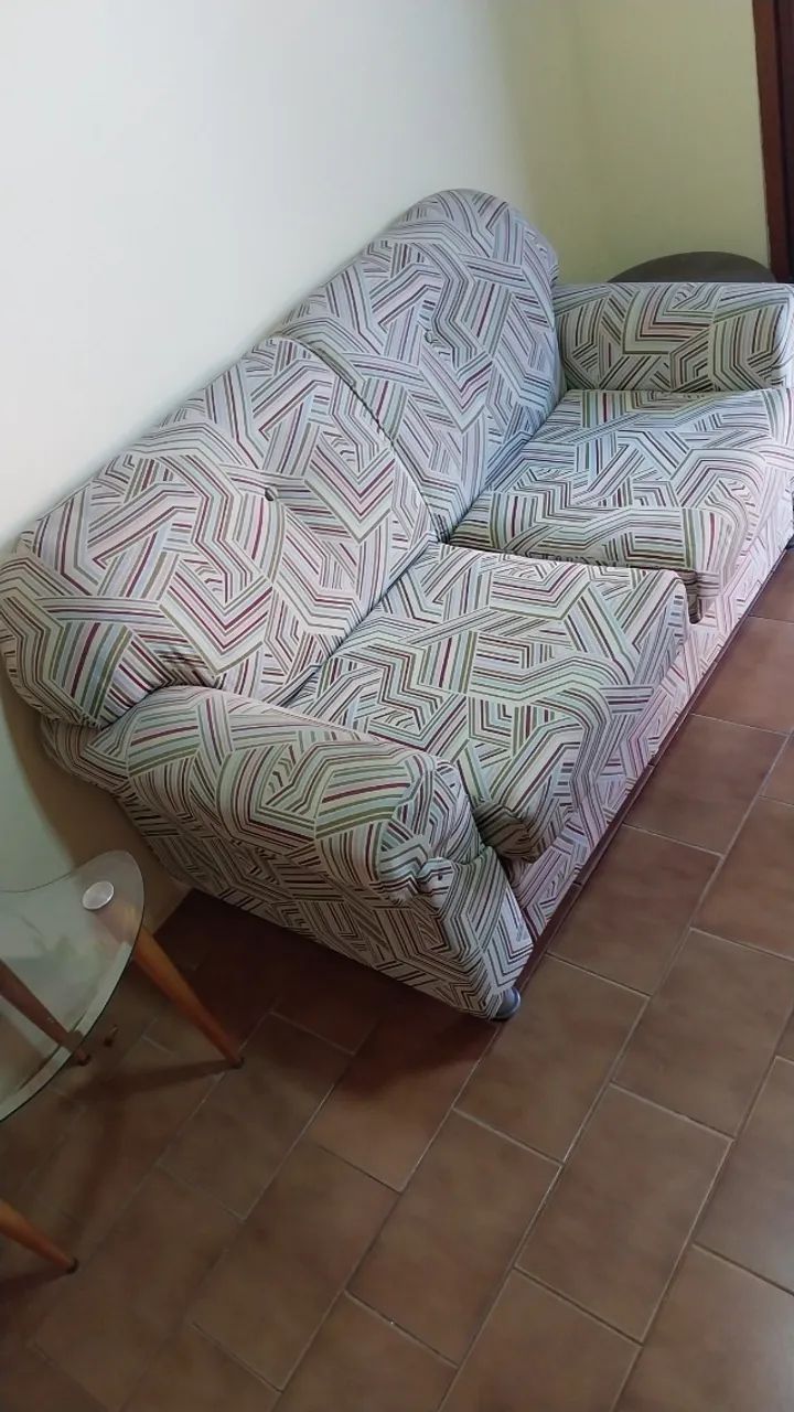 Conjunto sofá 2 e 3 lugares usado + 1 puff