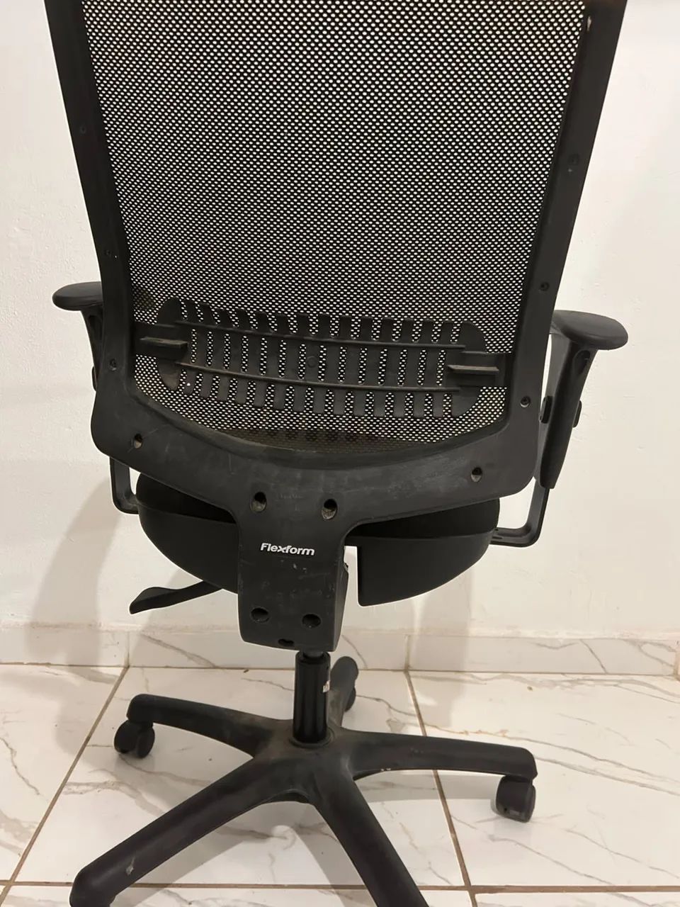 Cadeira de escritório flexform - Foto 2