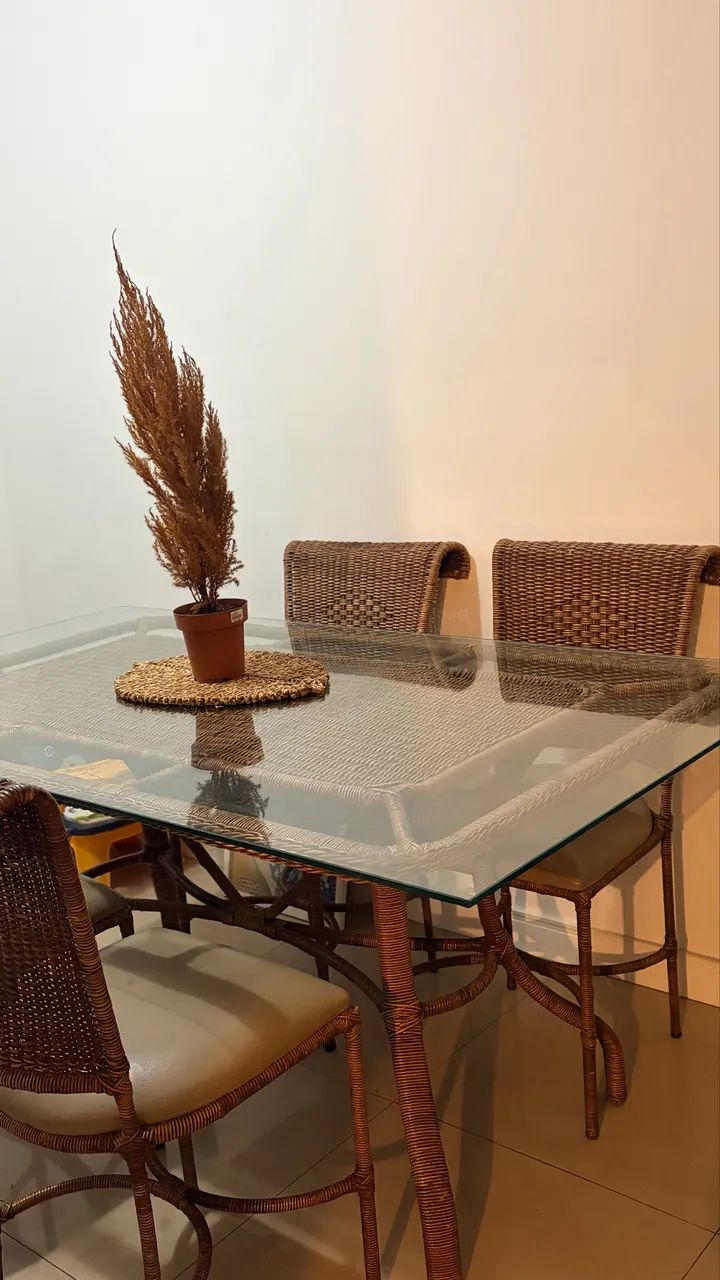 Mesa de janta 4 ou 6 lugares 