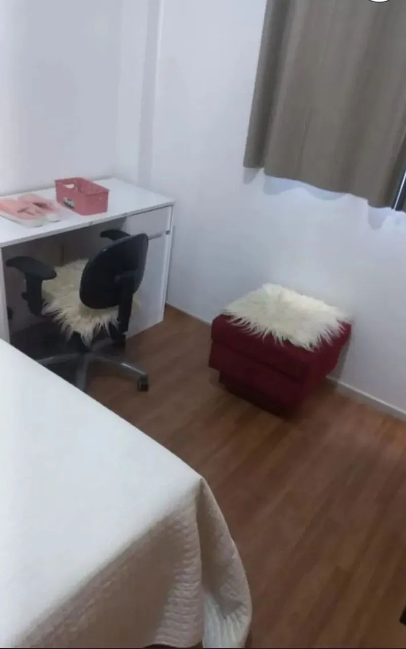 Quarto disponível no centro p/ moça não fumante que estude e trabalhe. - Foto 3