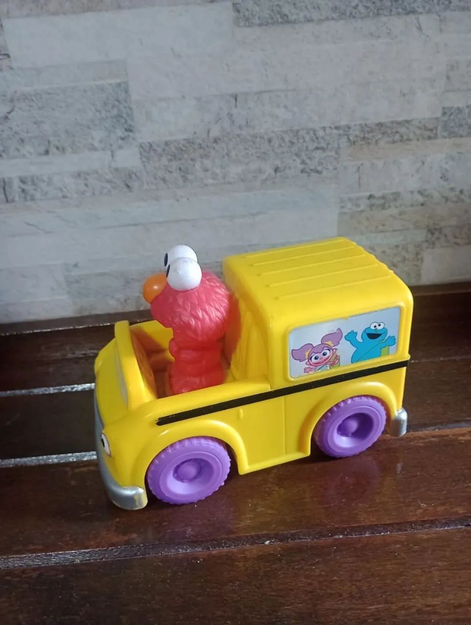 Ônibus com boneco elmo vila Sesamo - Foto 2