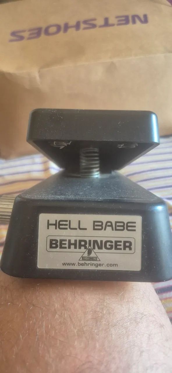Pedal Behringer Hellbabe HB01 Wah Wah - Foto 5