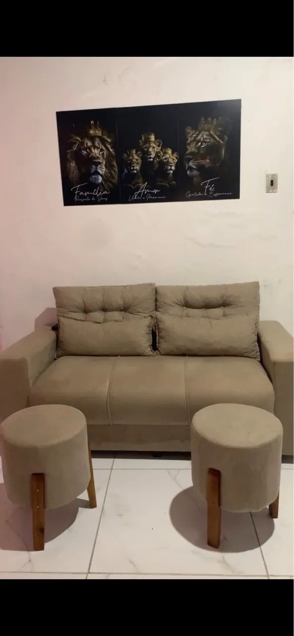 Vende-se sofá, acompanha 2 puff.64962178578050120