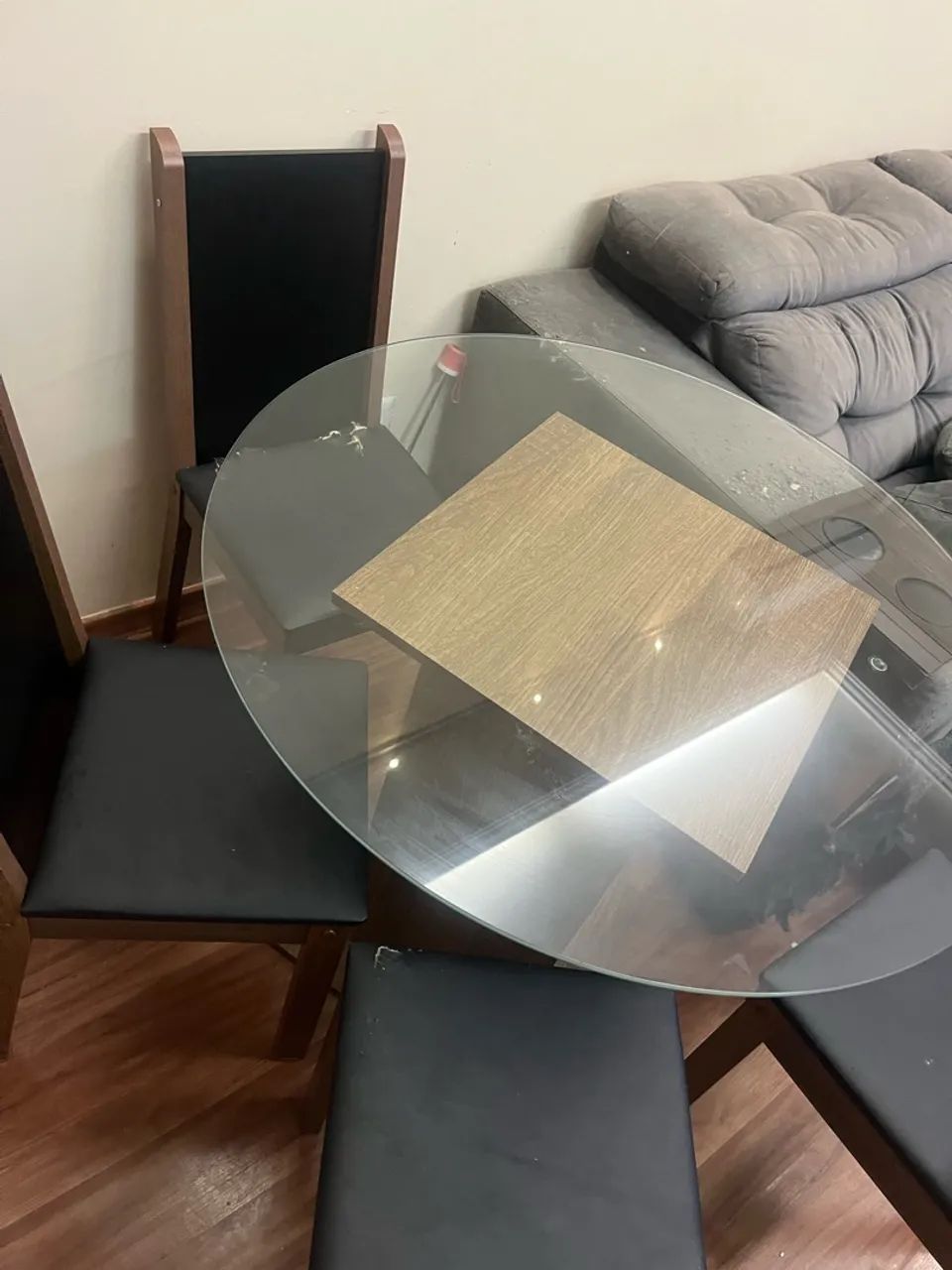 Mesa e cadeira
