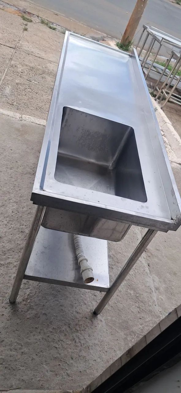 Vendo bancada inox com pia bem conservada