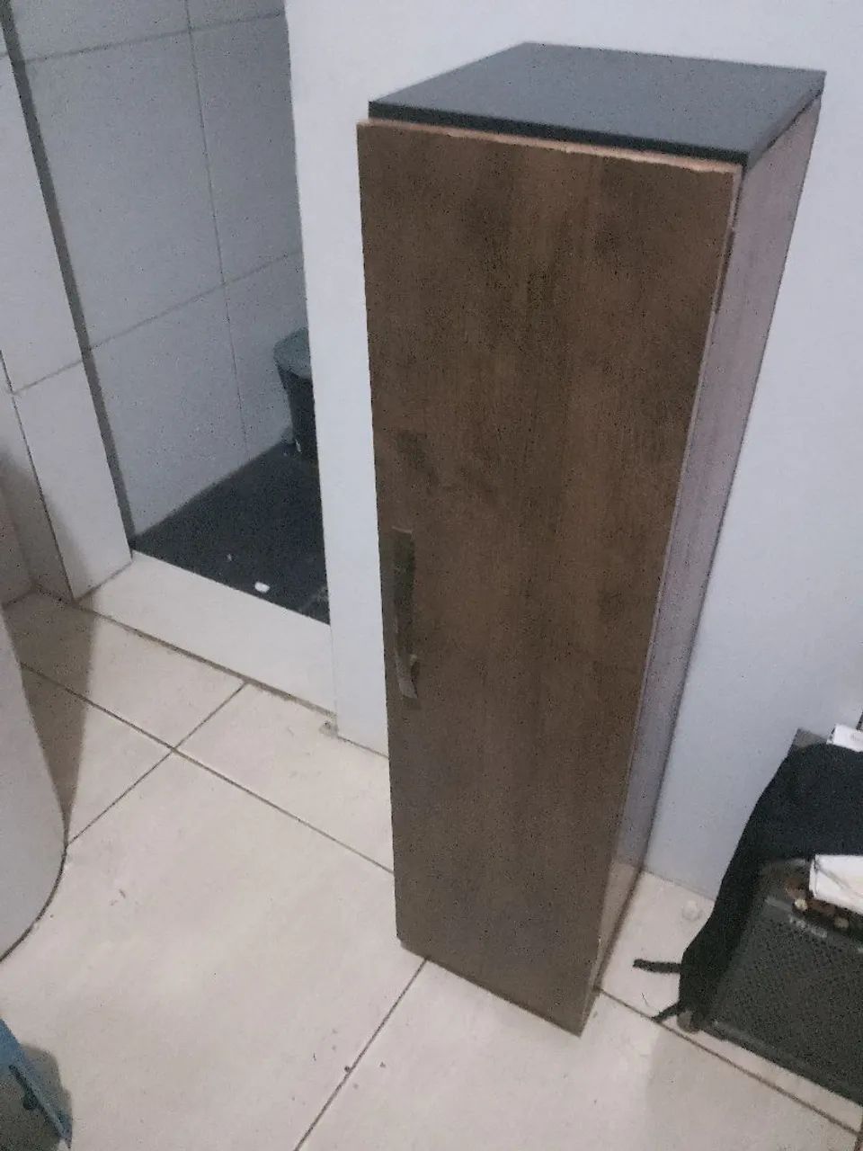 Armário multiusso com rodinhas
