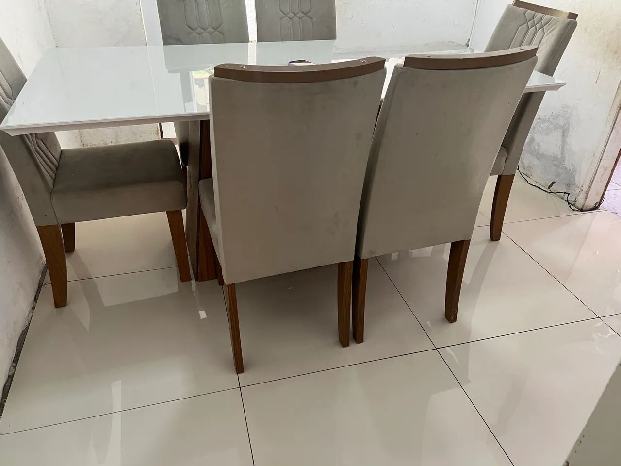 Mesa com 6 cadeiras em ótimo estado  - Foto 3
