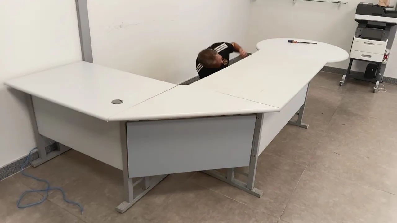 Mesa escritório em L