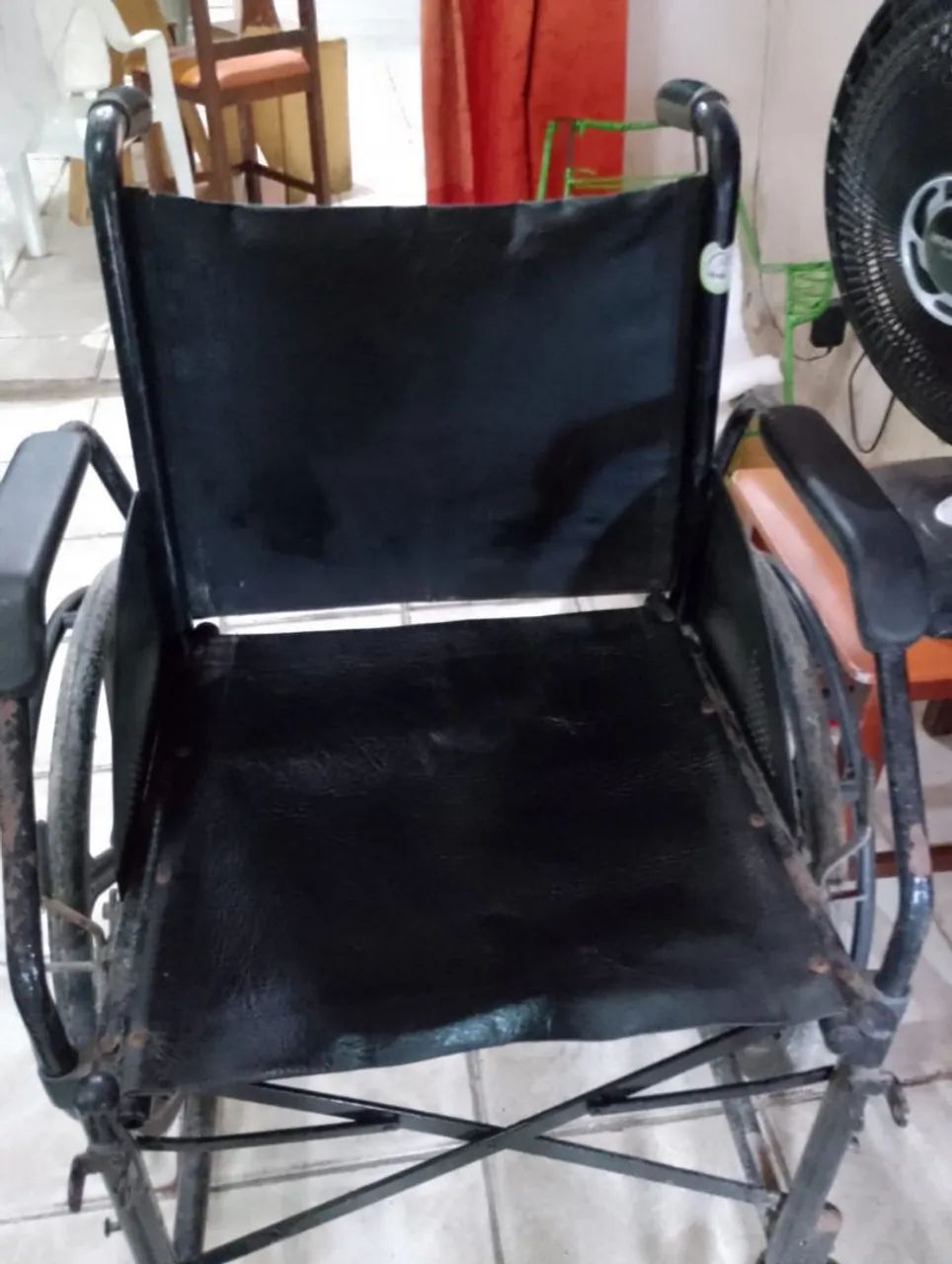 Cama e cadeiras de banho e roda  - Foto 3