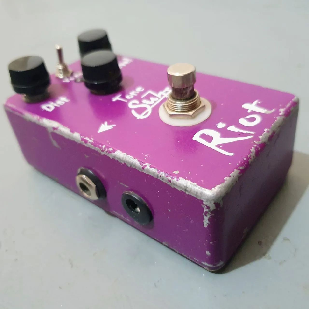 Pedal Suhr Riot Distortion - High Gain de Boutique (Oportunidade