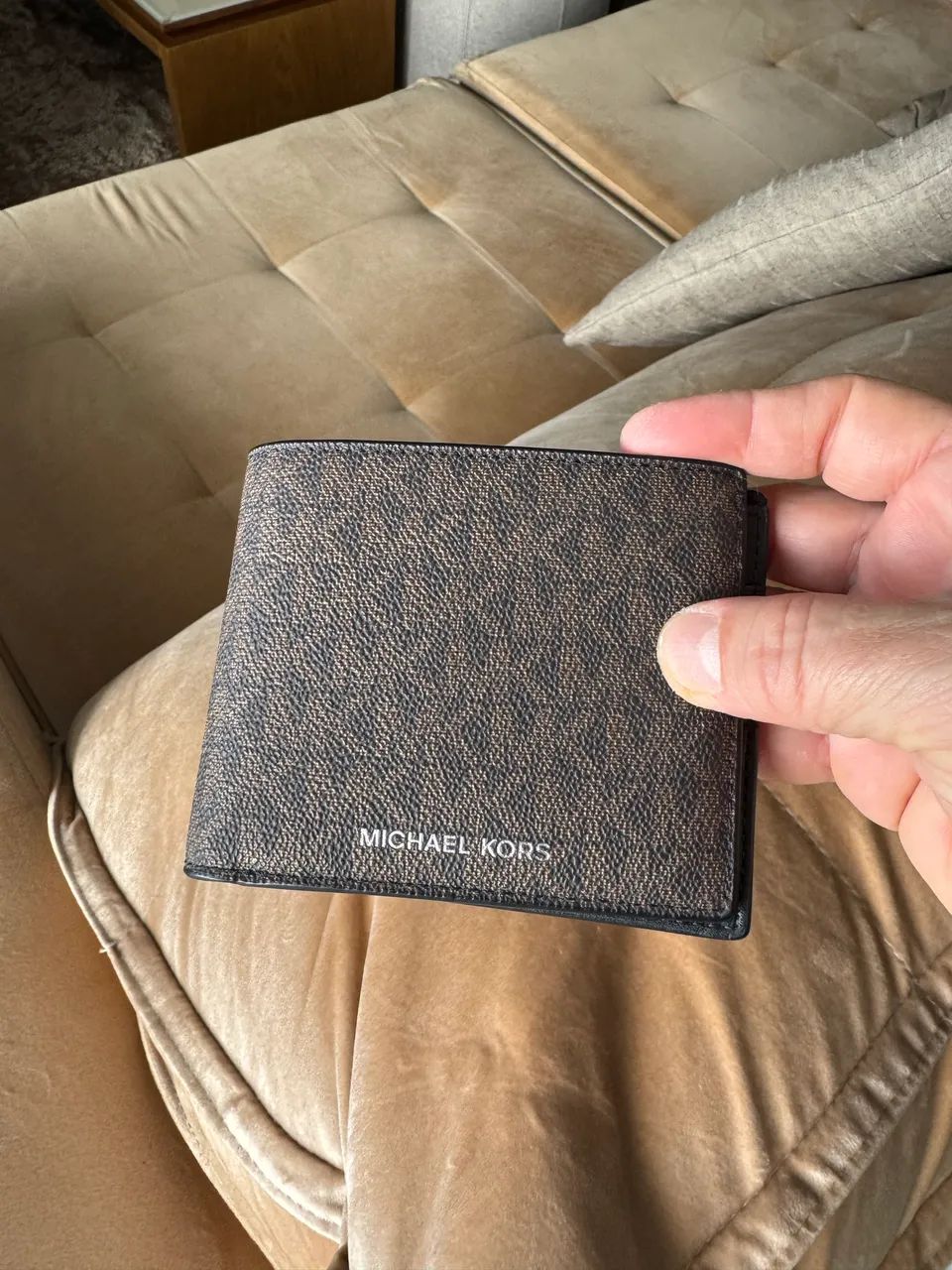 Carteira de Couro da Michael Kors comprando em New York