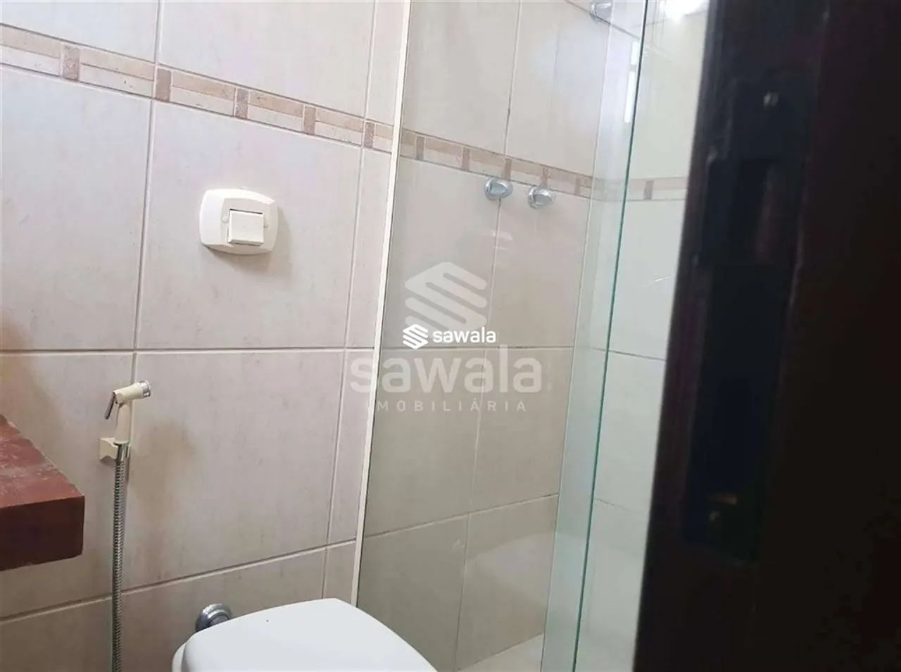 Casa 2 quartos, sendo 1 suíte