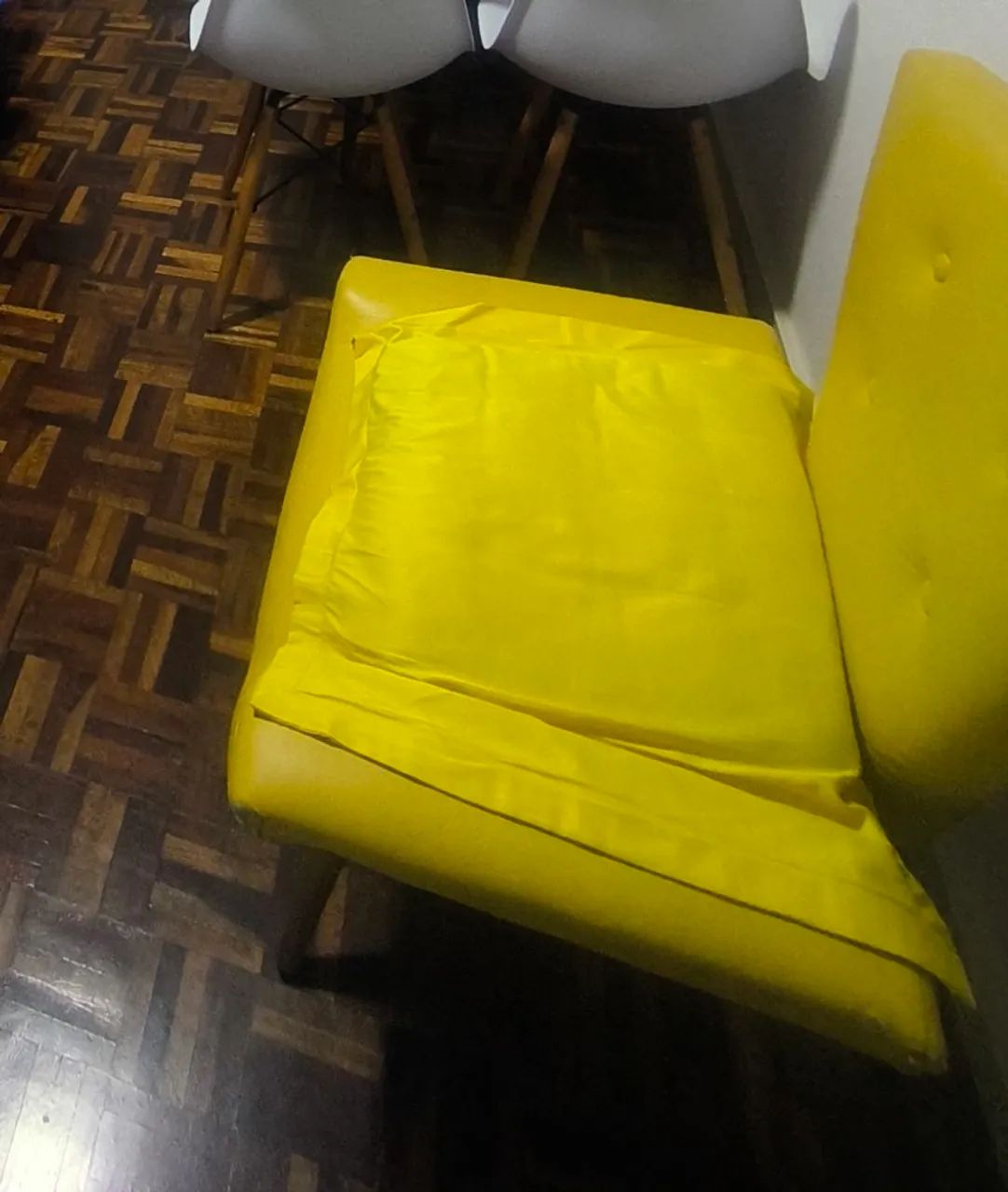 Vendo 2 cadeiras e 1 colchão  - Foto 2