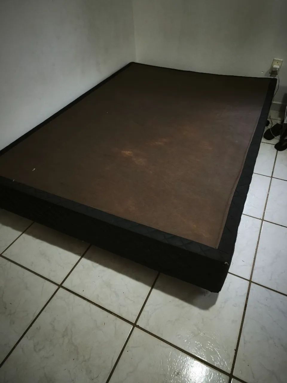 Box casal com rodinha preta