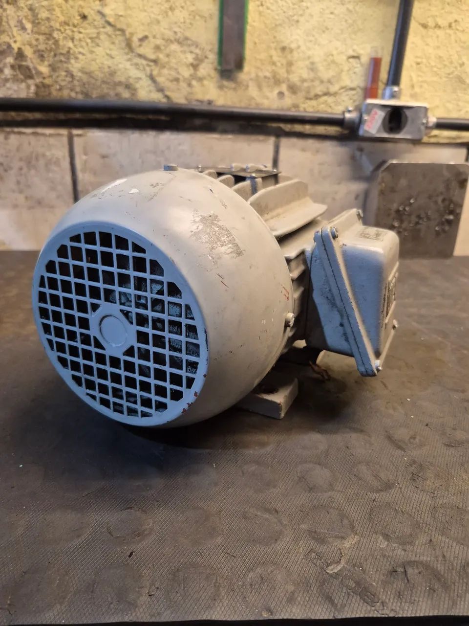 Motor Elétrico WEG 0.50 CV 1.150 RPM (Baixa Rotação) Trifásico  - Foto 5
