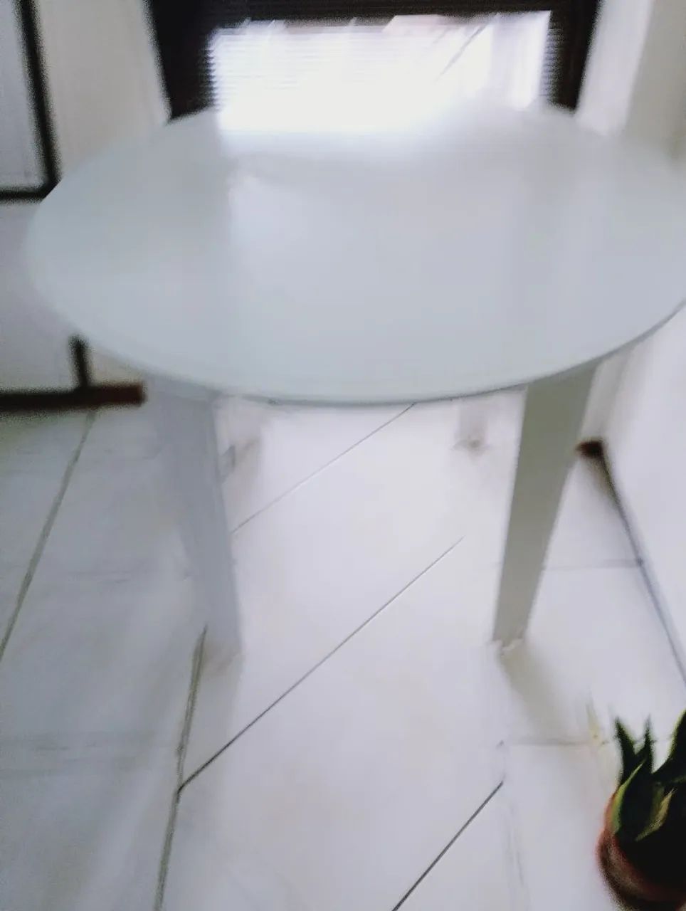 Mesa com tampo redondo, em MDF - Foto 5