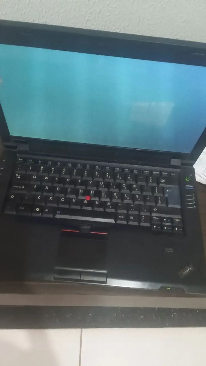 Notebook usado,possui defeito no teclado mas funciona bem