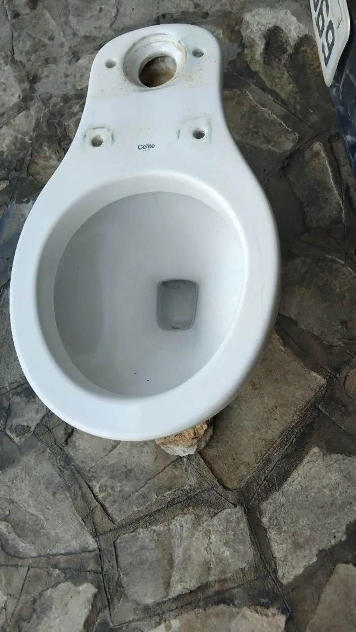 Vaso sanitário vendo  2 Vasos sanitário 1 ta sem a caixa.  - Foto 5
