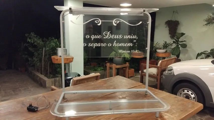 Genuflexório em acrílico para casamentos - Foto 2