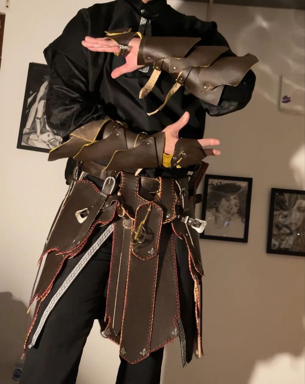 Braceletes em Couro - Armadura Medieval e cosplay e steampunk