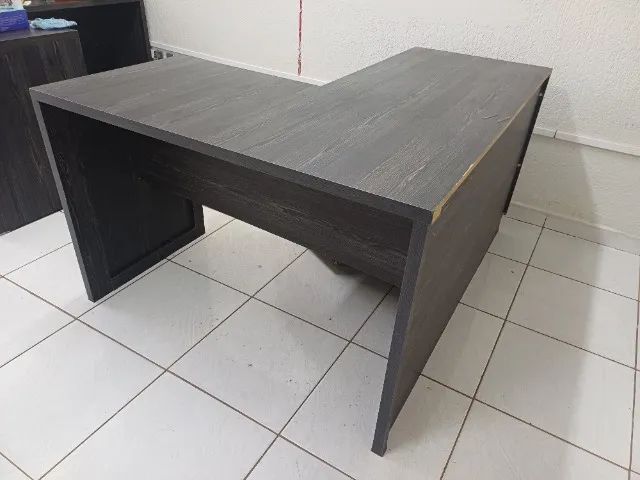 MESA PARA ESCRITORIO EM L - EM MADEIRA - Foto 3