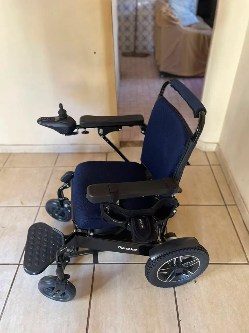 Cadeira de rodas motorizada Theramart  - Foto 5