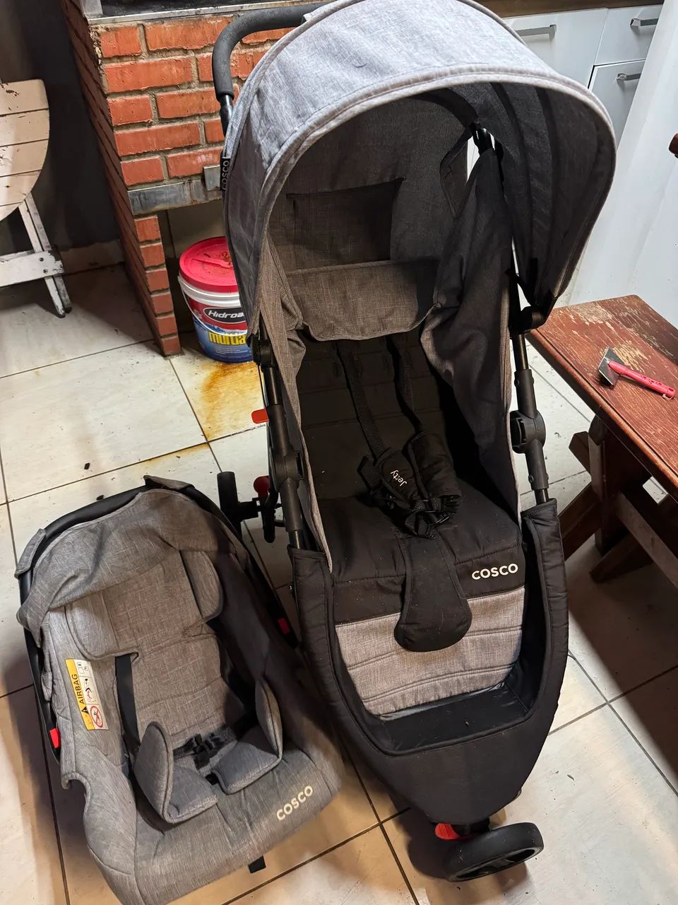 Carrinho de bebê com bebê conforto Cosco - Foto 3