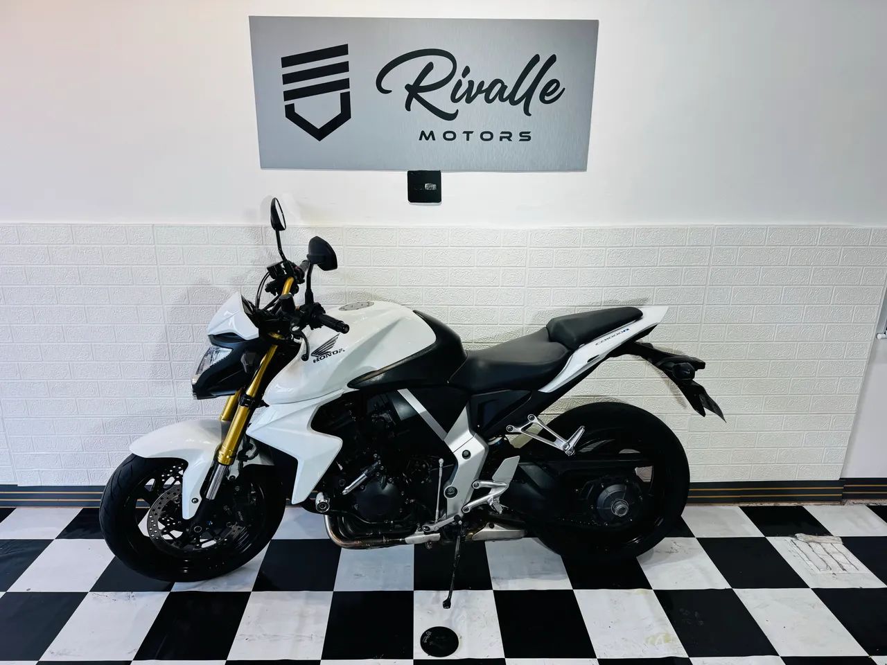 Honda cb1000r 
