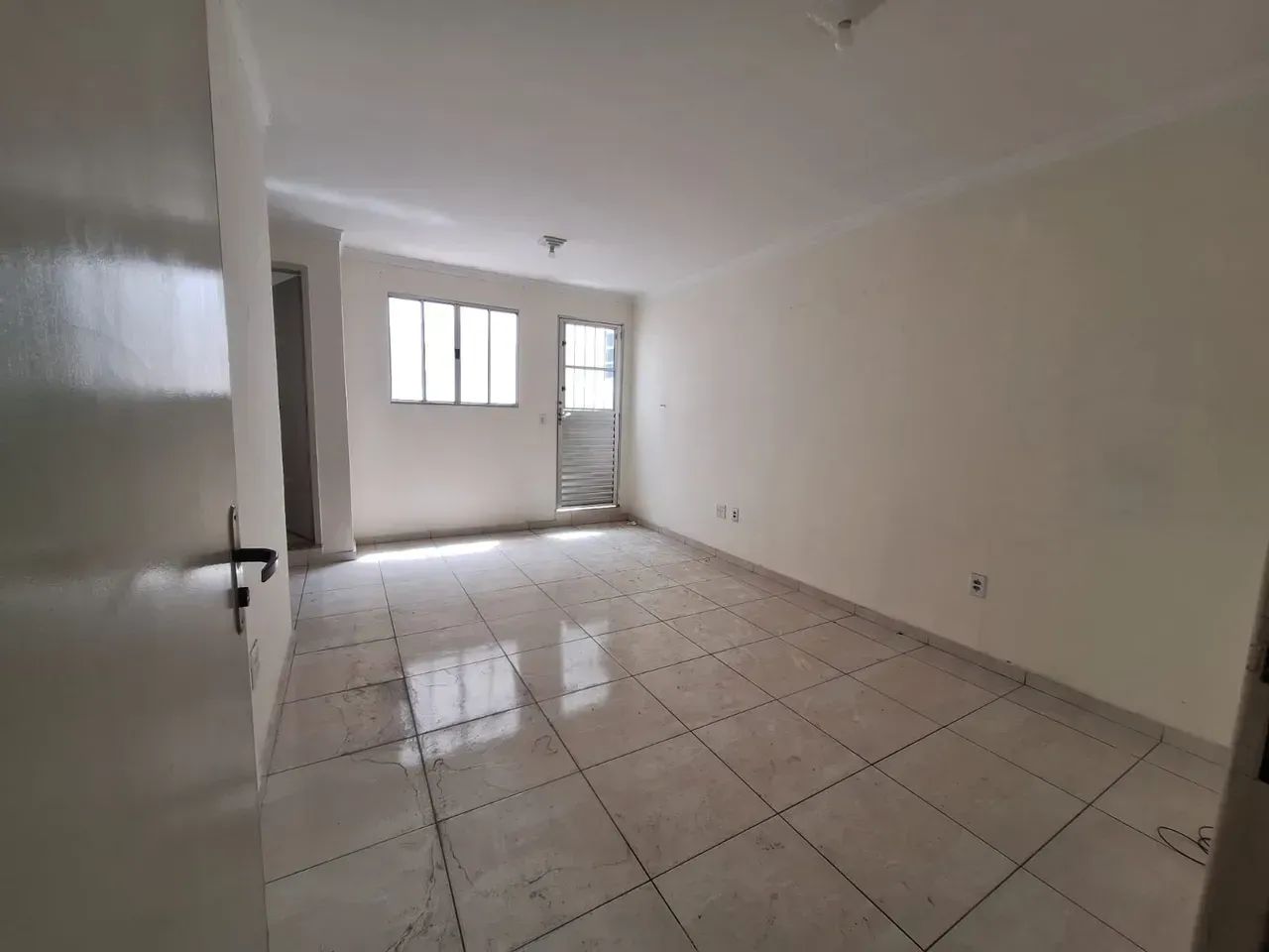 SALA COMERCIAL EM FRENTE AO ASSAI DE GUAIANASES - Foto 2