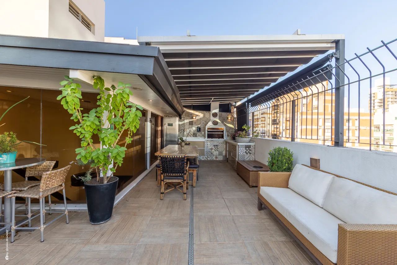 Duplex para venda em Cambuí com 4 quartos, sendo 3 suítes, 251m²