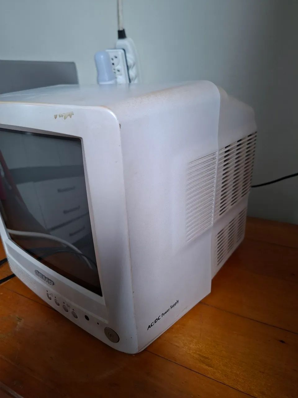 TV retrô a cores  funcionando  - Foto 3