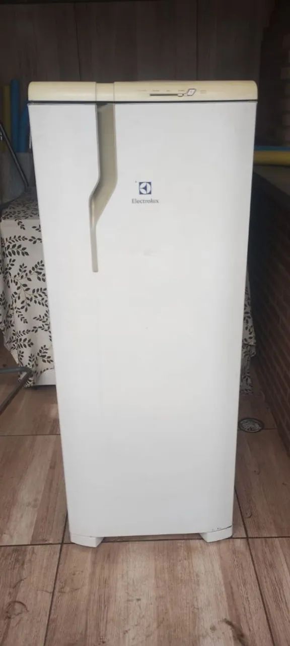 Geladeira semi nova