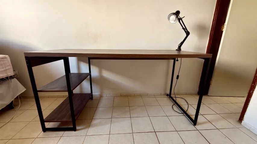 Escrivaninha (mesa de escritório) com Estante Baixa 2 prateleiras - Foto 3