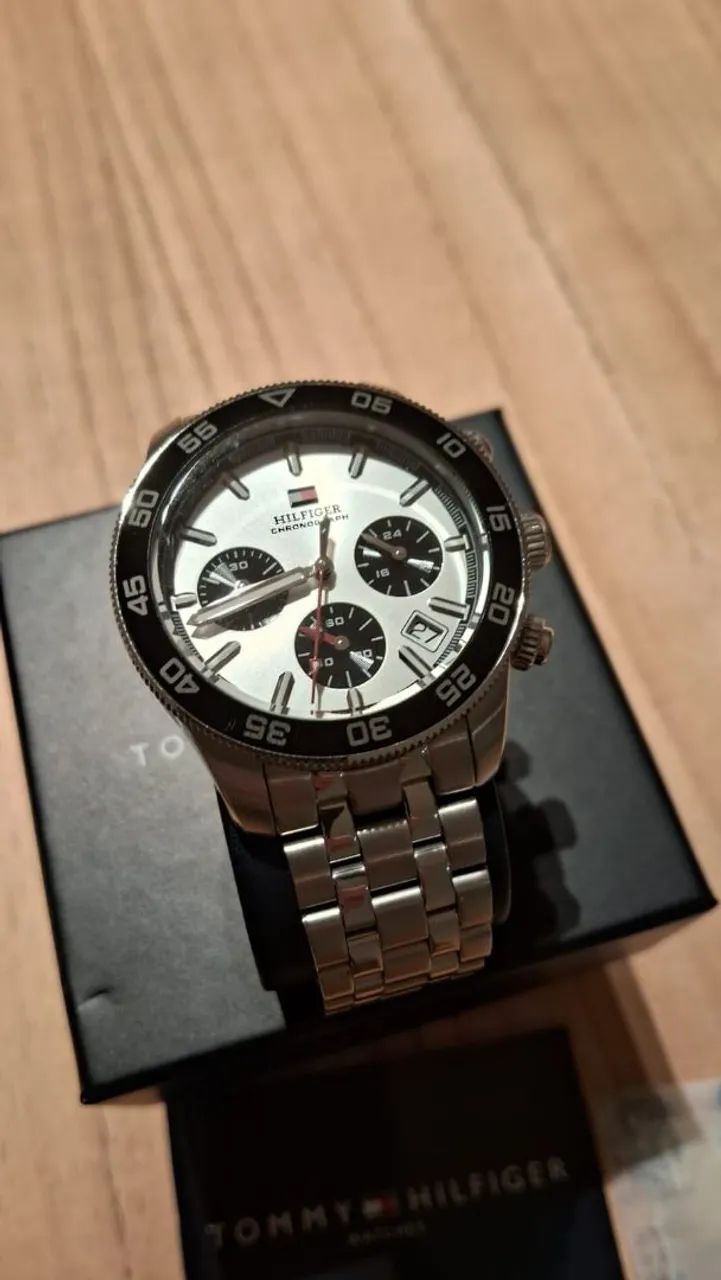 Relógio prata Tommy Hilfiger original com caixa - Foto 2