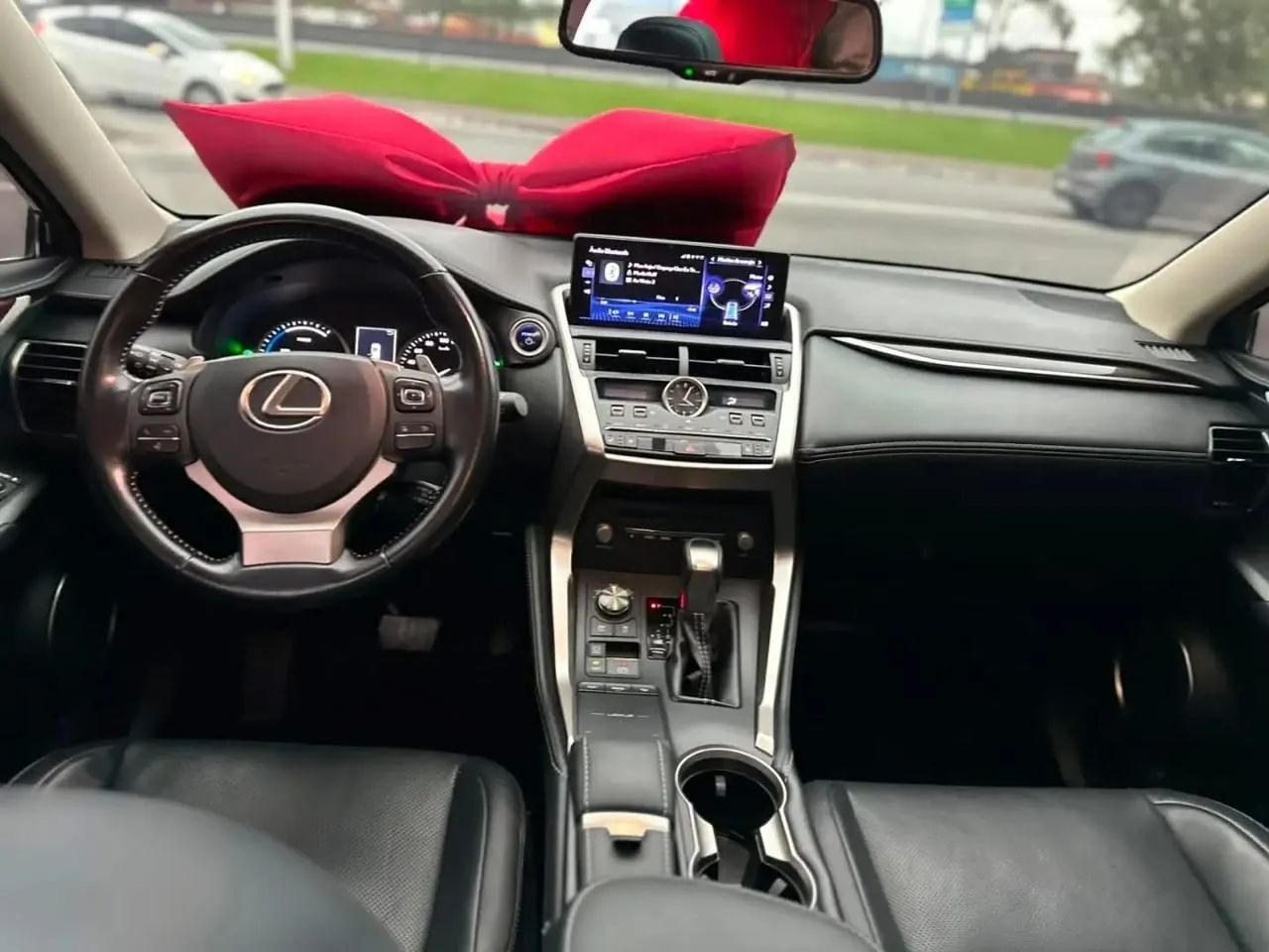 Lexus NX-300 H Luxury 2.5 16V Aut., foto 6 de 15