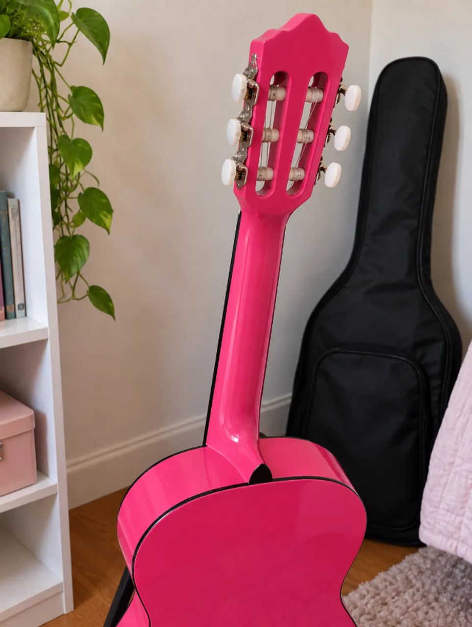 Violão Rosa com Capa - Pouquíssimo Uso e Muito Conservado - Foto 2