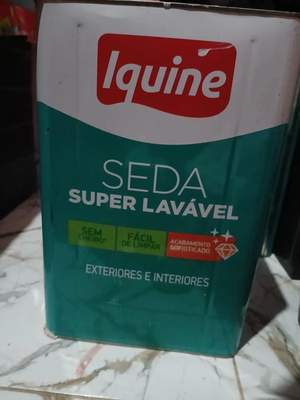 Vendo lata de tinta nova iquini 400 reais dinheiro ou pix