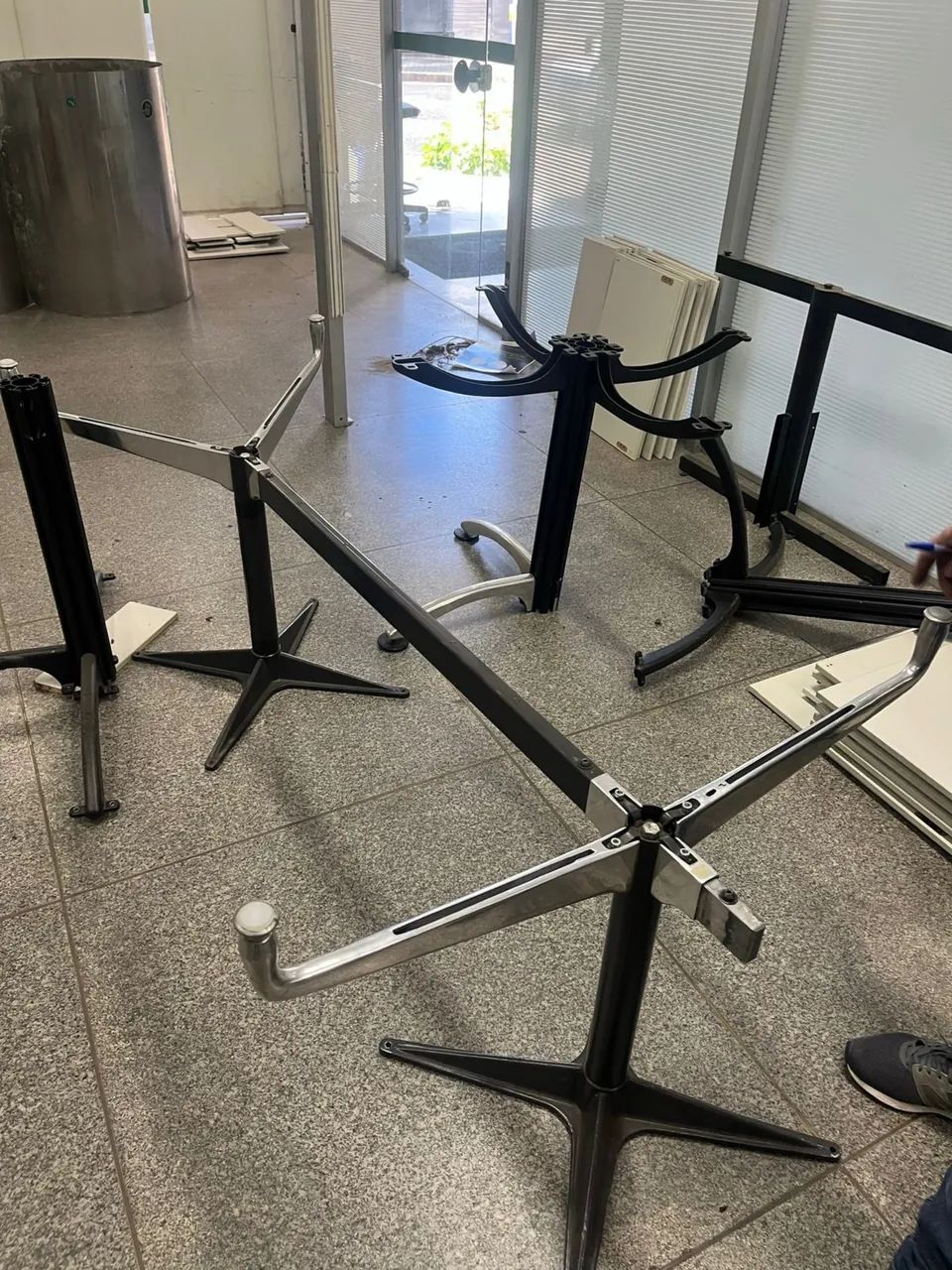Pé de mesa para reunião 