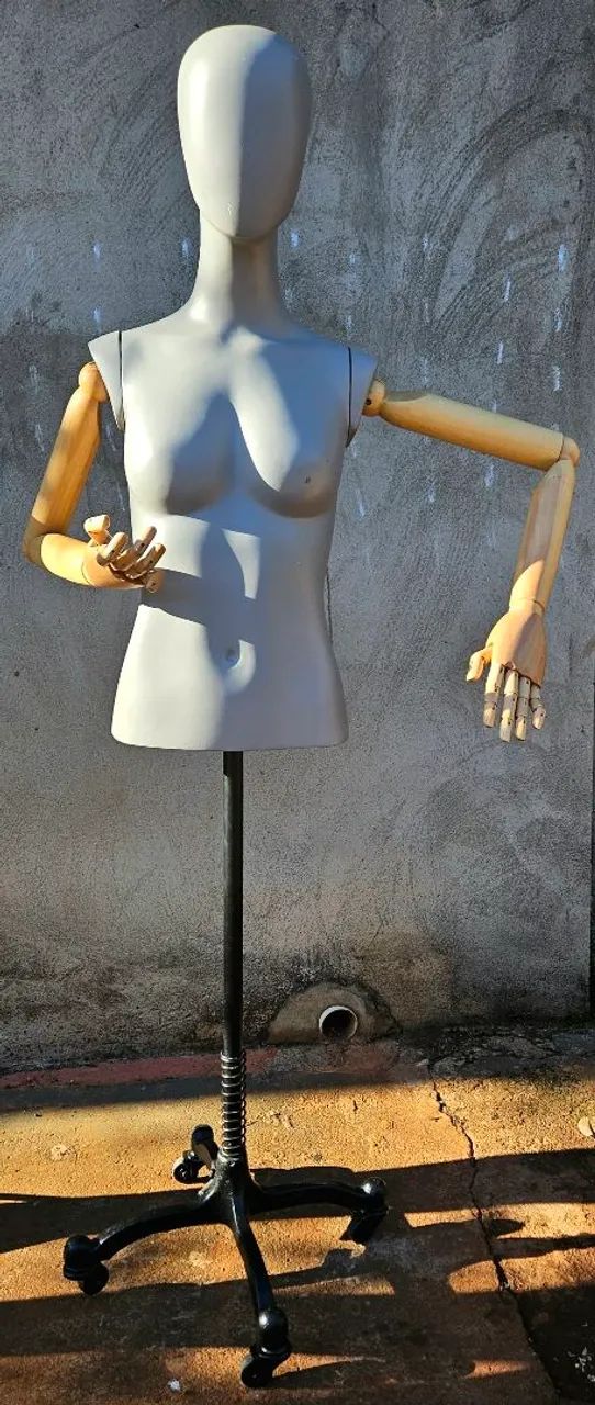 Manequim Feminino Articulado 