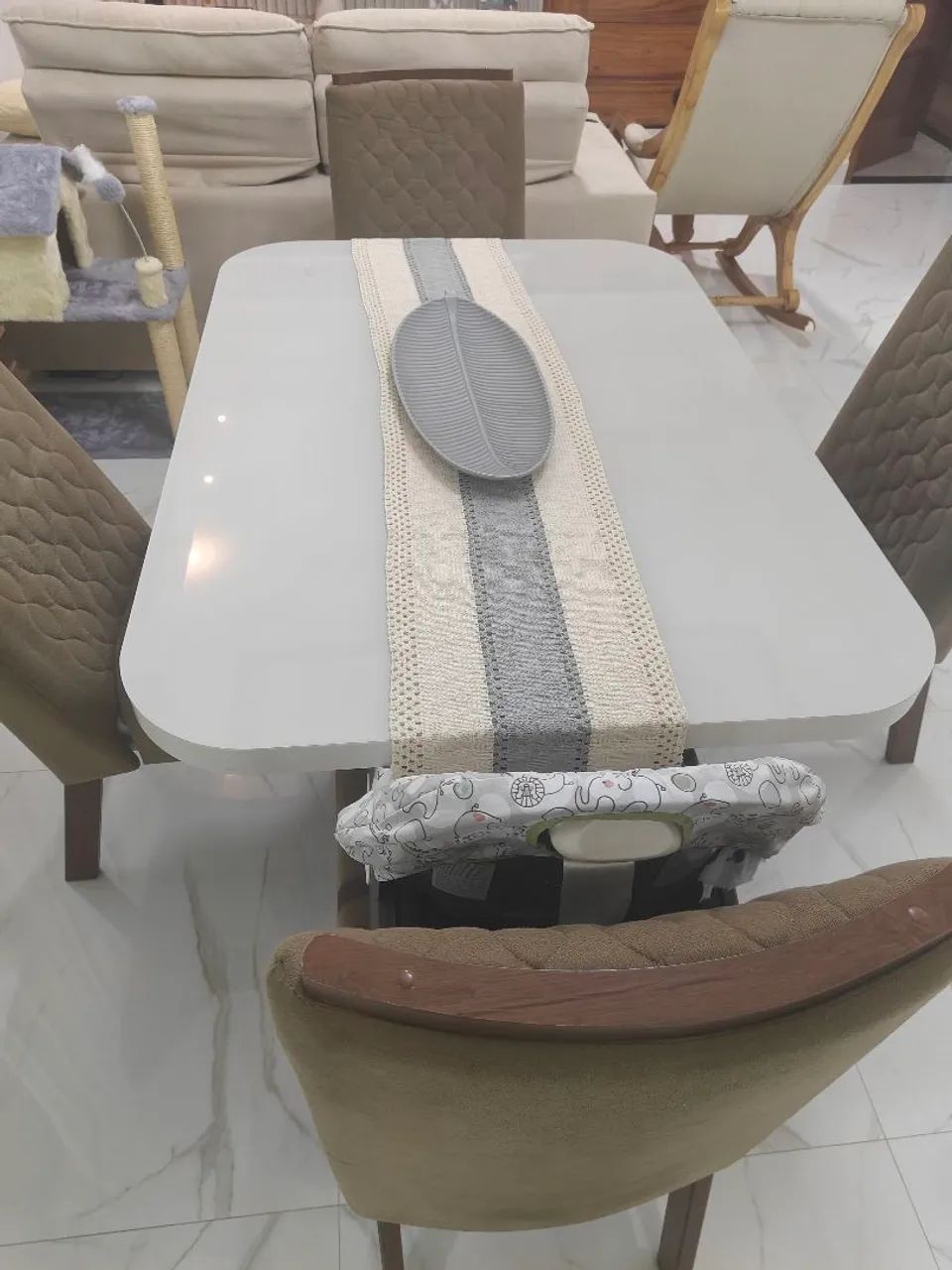 Mesa de jantar em excelente estado64985887549314121