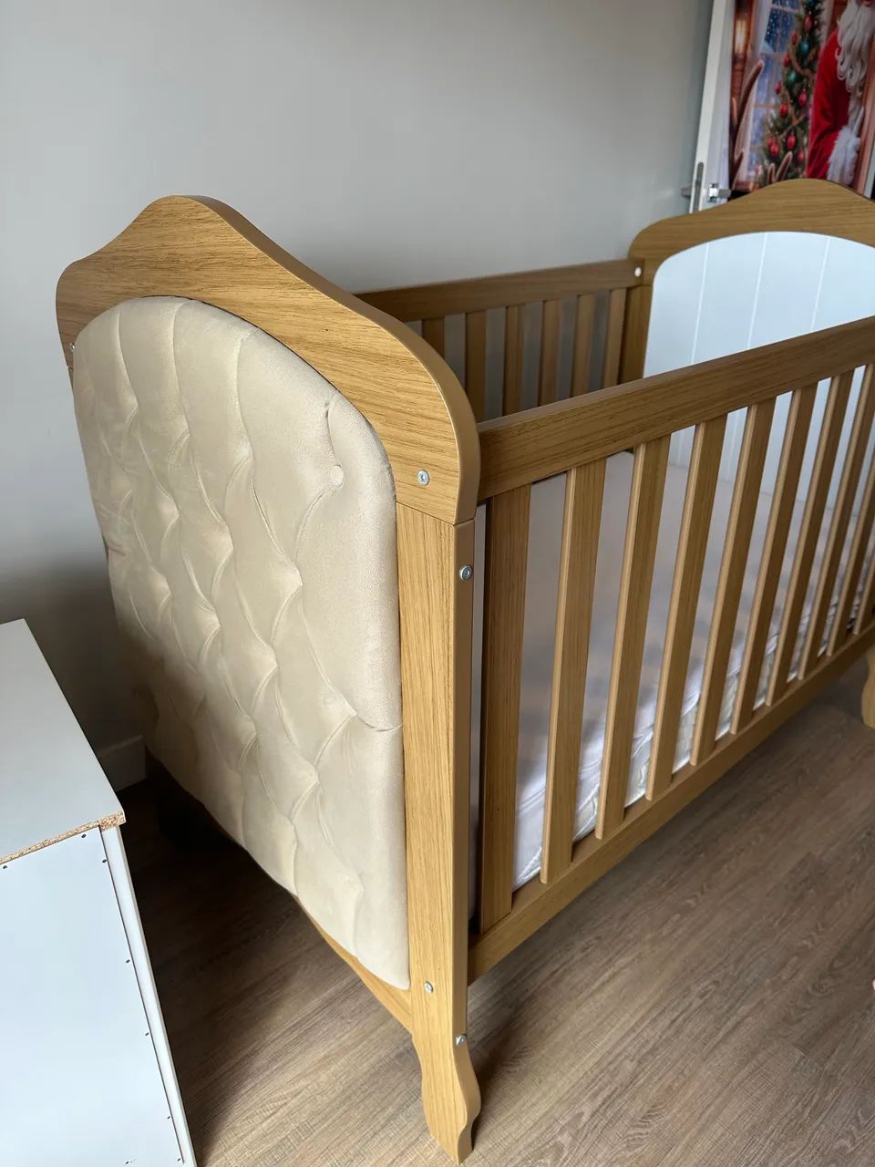 Berço Mini Cama 100 % MDF Com Capitonê Nature/Branco - Foto 5