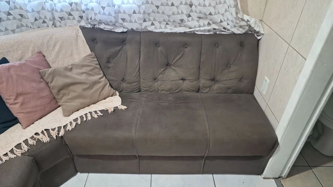 Sofá em L + 4 almofadas + manta - Foto 4