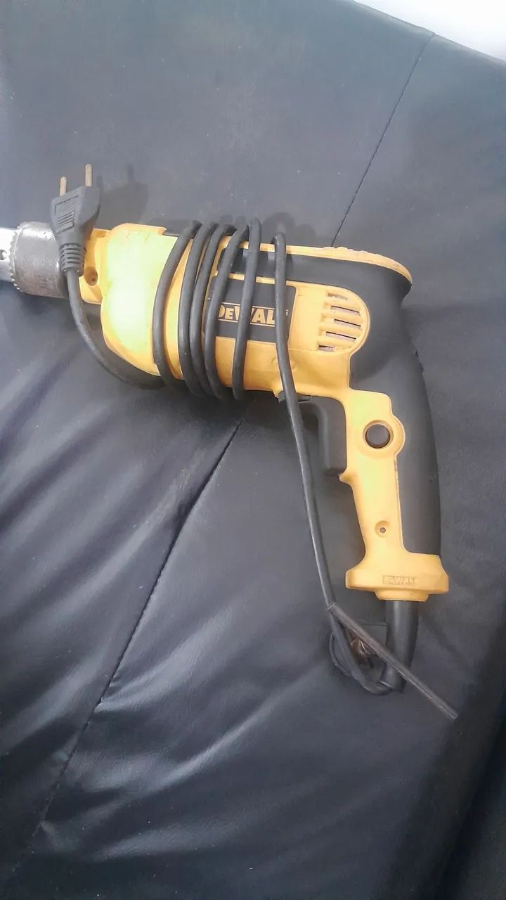 Furadeira dewalt 750 w