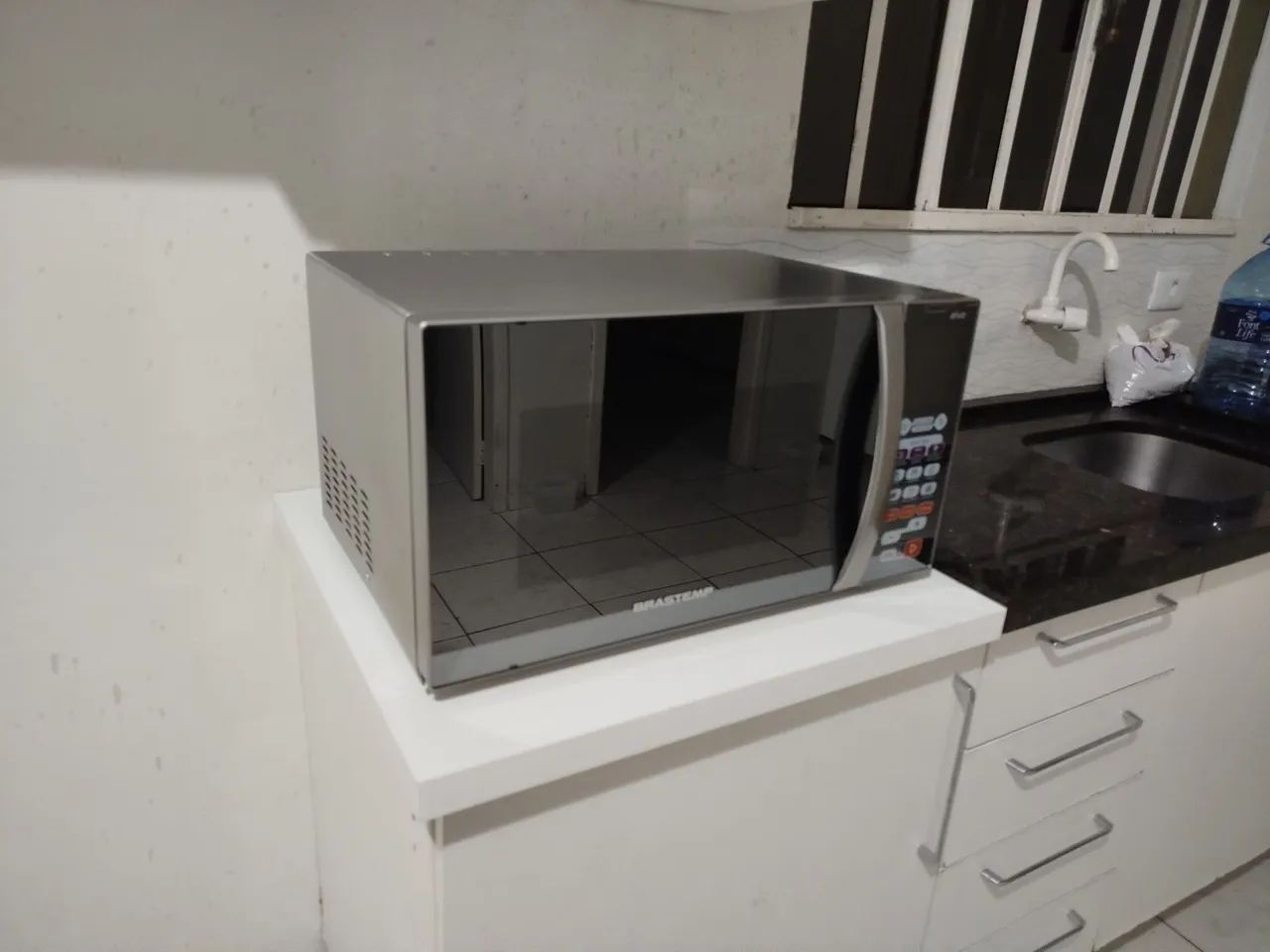Microondas Brastemp Touch Espelhado 30L 127v todo em INOX, com Grill e Painel Touch Screen - Foto 2