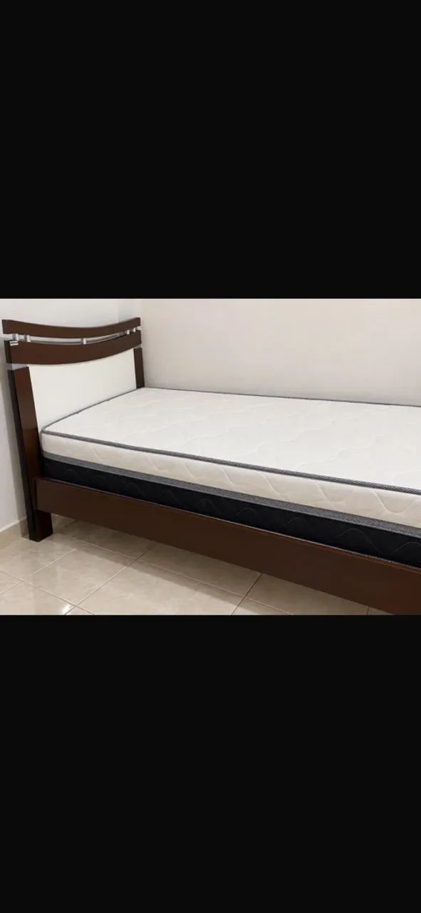 Vendo cama de solteiro com colchão de mola ensacada 
