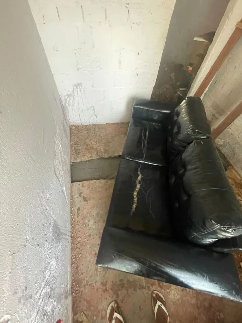 Sofá de coro simi novo  - Foto 4