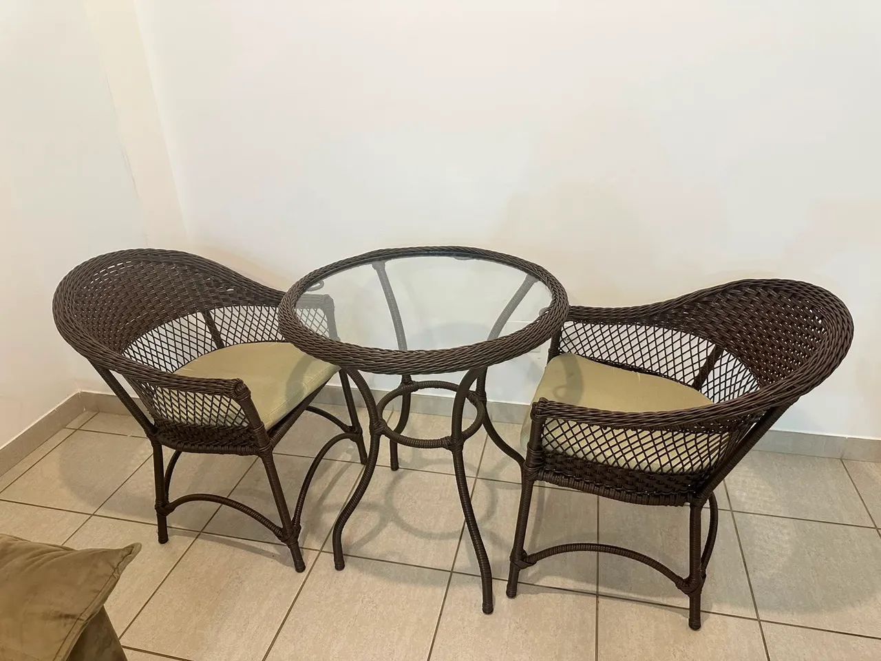 Vende-se mesa de vime com duas cadeiras. - Foto 5