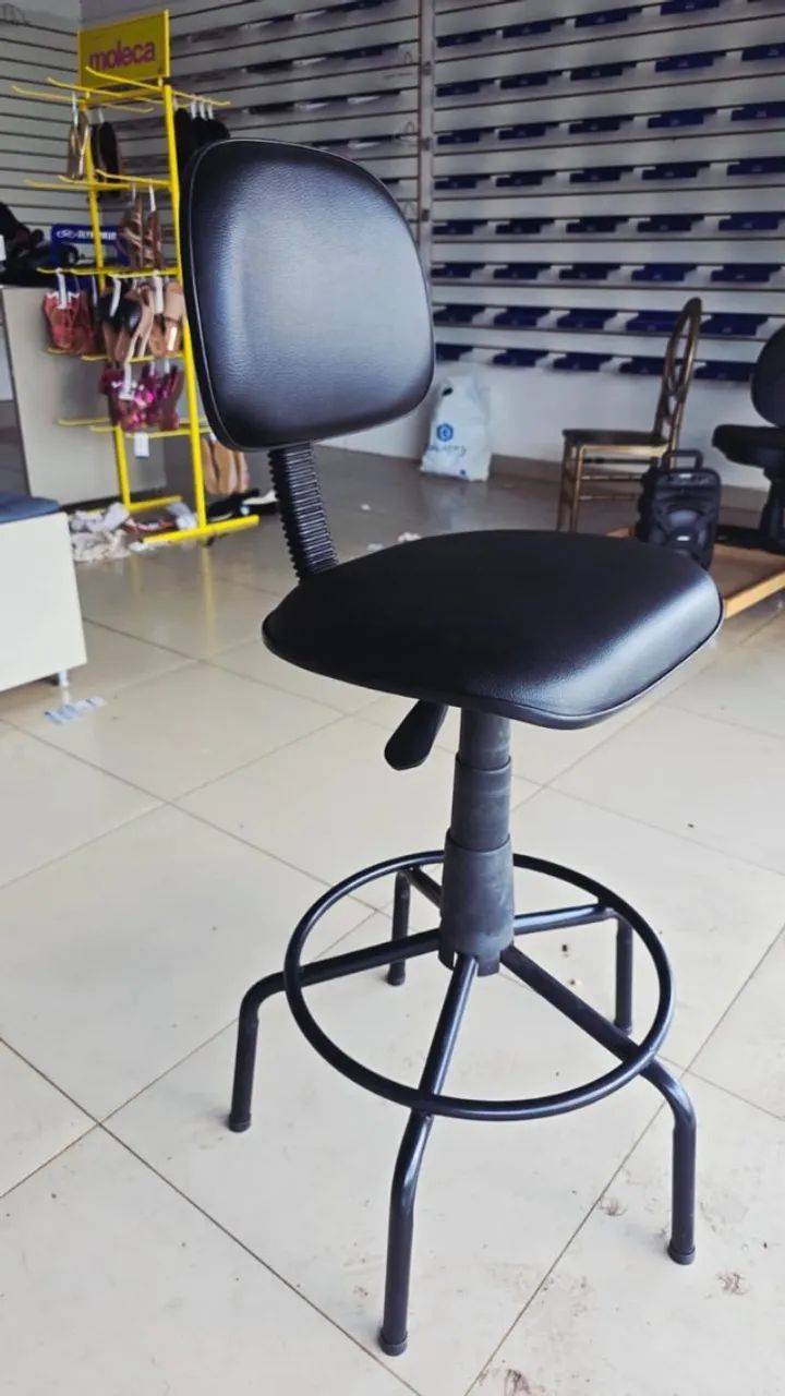 Cadeira alta tipo caixa balcao