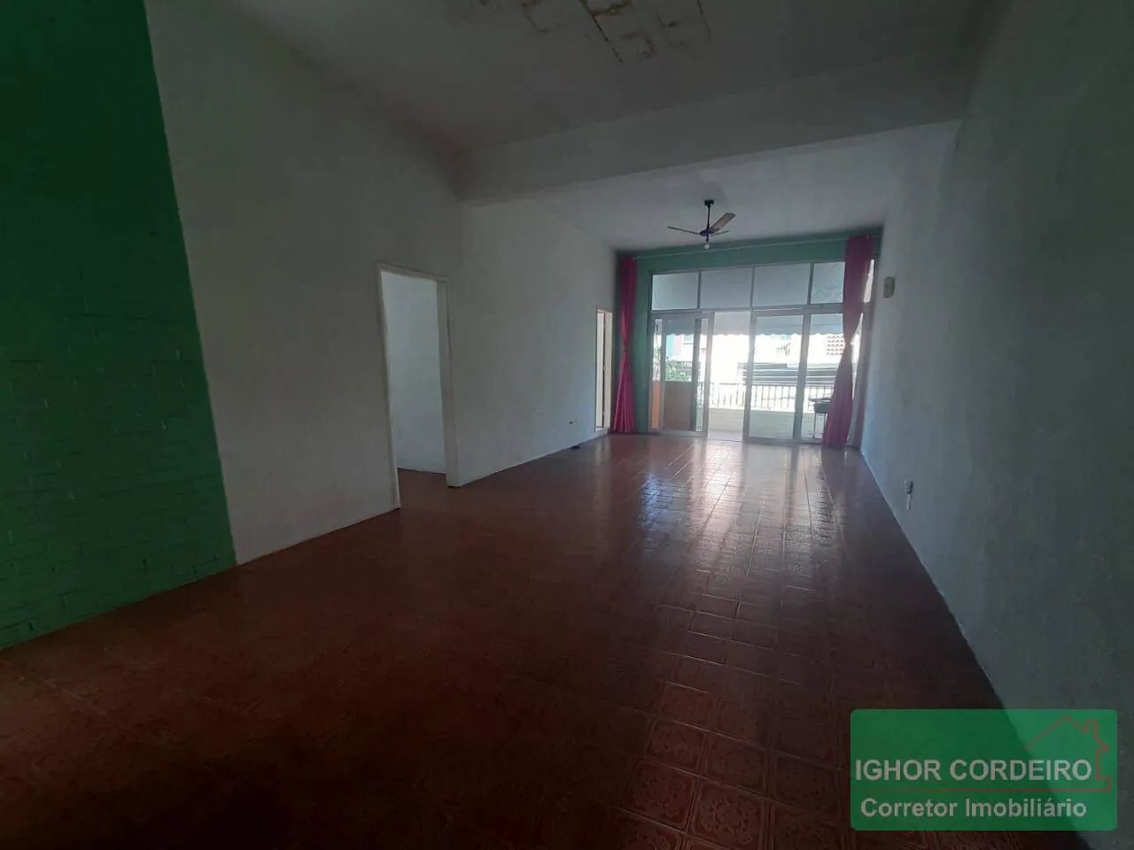 Casa tipo apartamento amplo, 2 quartos no Tanque.