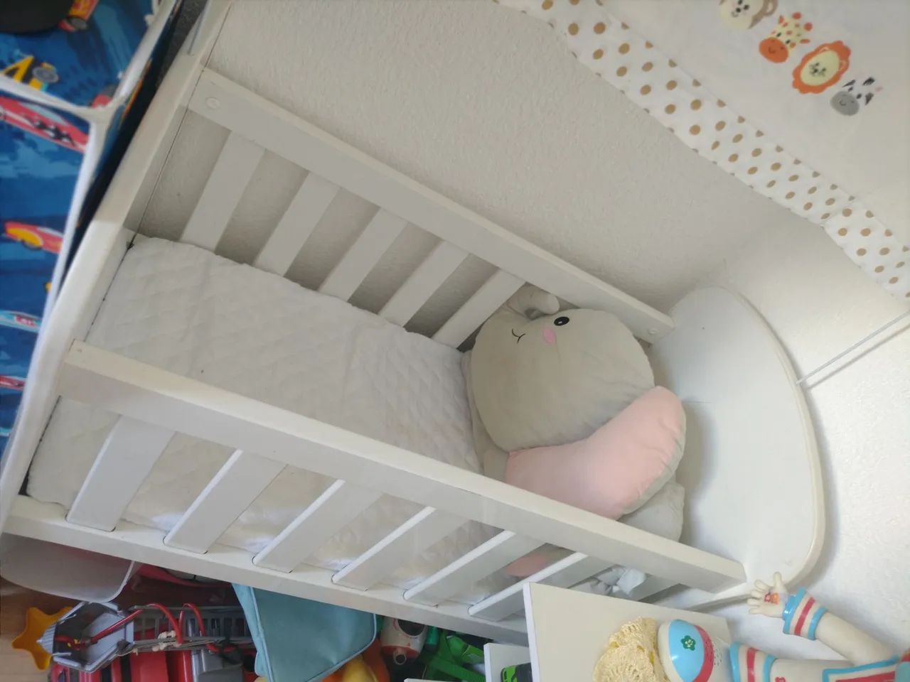 Vendo mini berço de rodinhas e acompanha colchão  - Foto 3